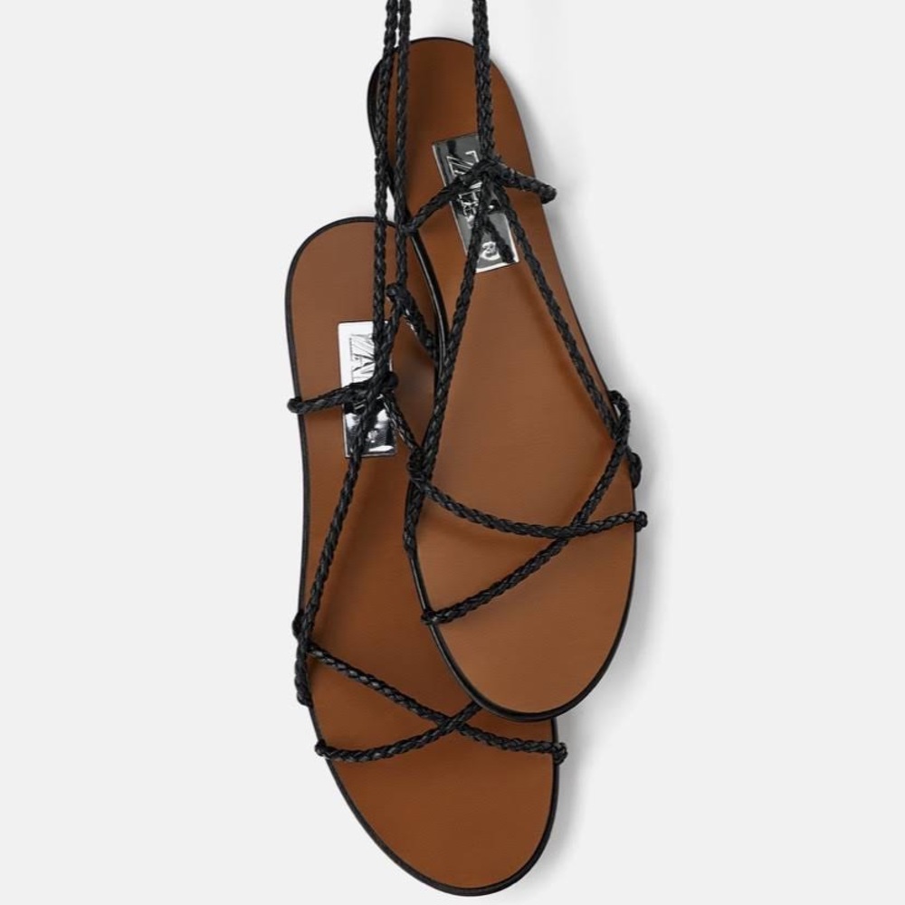 BRAIDED STRAP LEATHER SANDALS
Black 1/2634/081/040/39